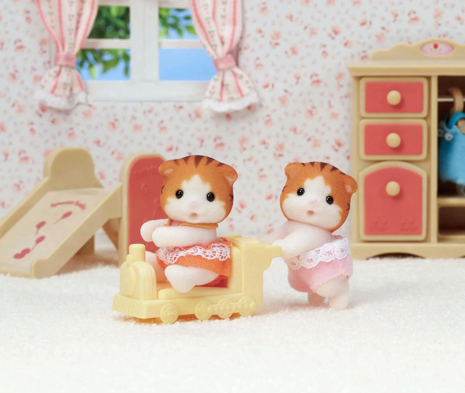 Sylvanian Families Maple Cat Twins Famous Painting Collectible Statue